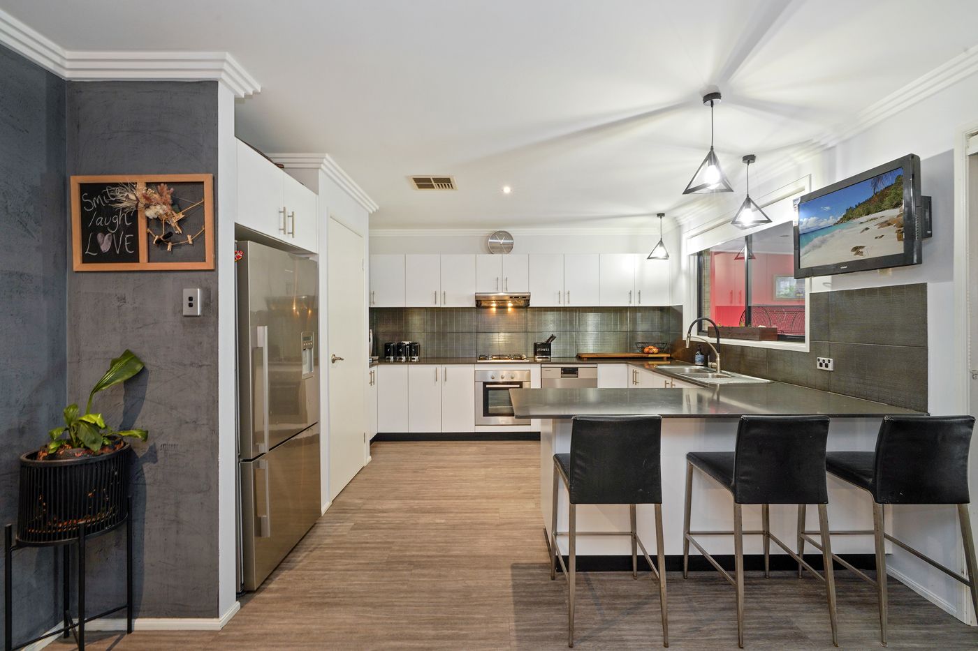 5 bedrooms House in 19 Arras Place PRESTONS NSW, 2170