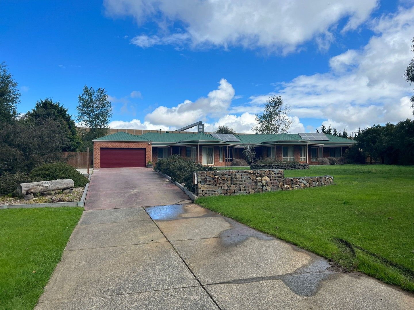 4 bedrooms House in 9-11 Brookvale Close BEACONSFIELD VIC, 3807