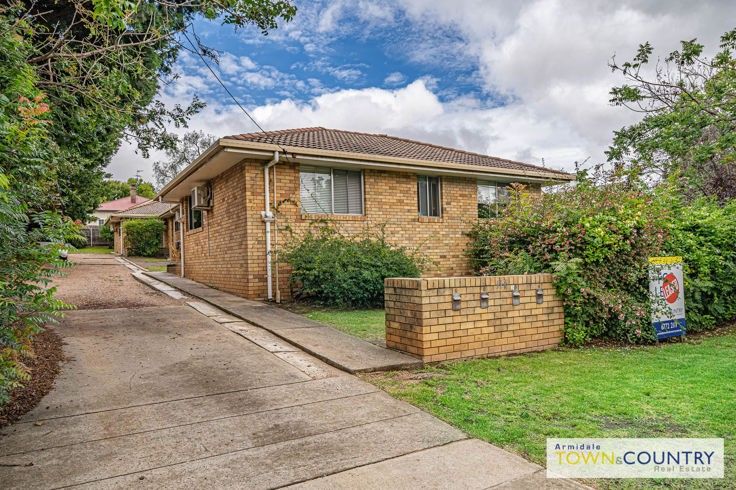 2 bedrooms Apartment / Unit / Flat in 2/114 Mann Street ARMIDALE NSW, 2350