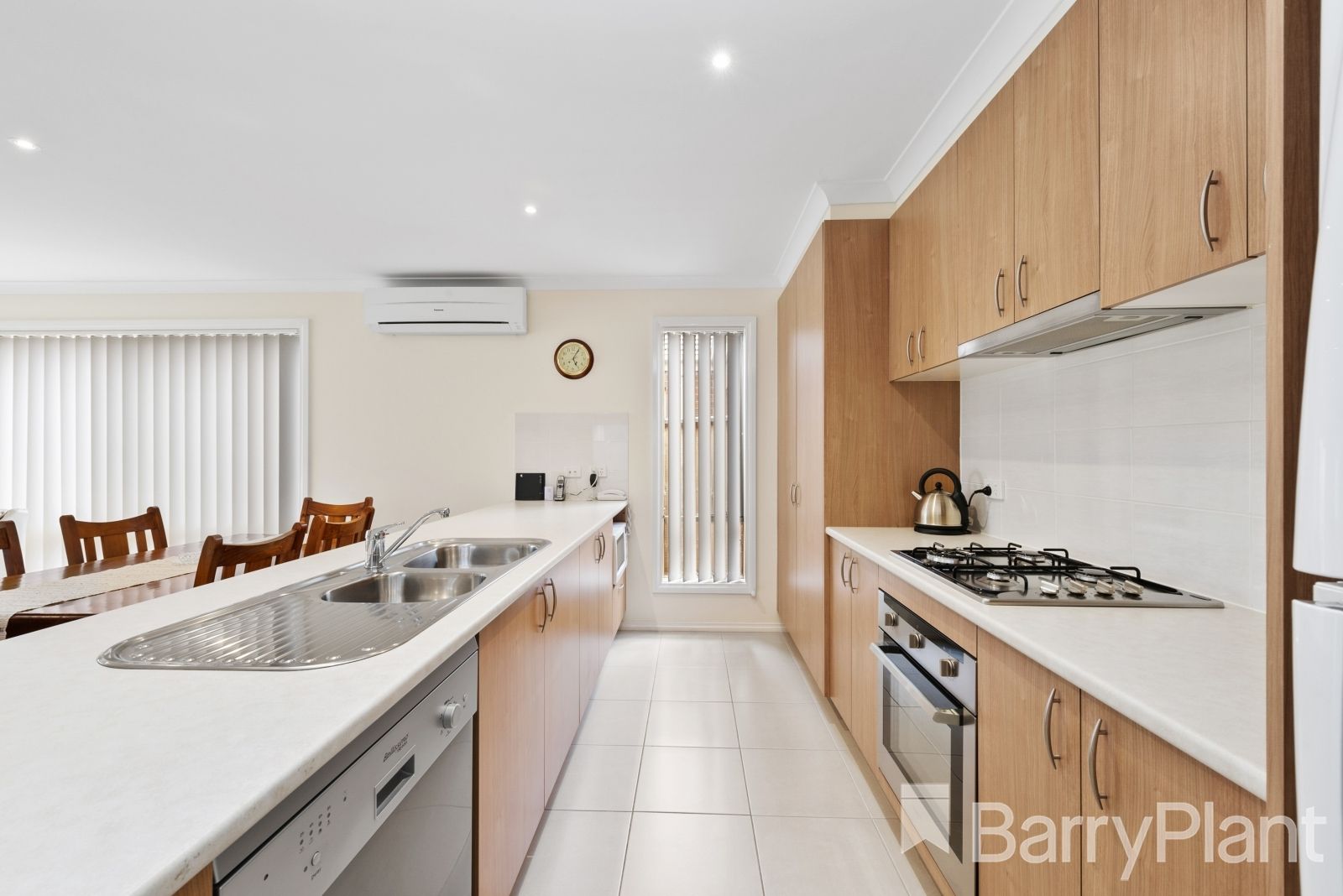 18 Barleygrass Crescent, Brookfield VIC 3338, Image 2