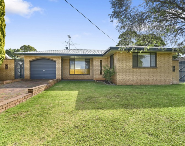 42 Jennifer Crescent, Darling Heights QLD 4350