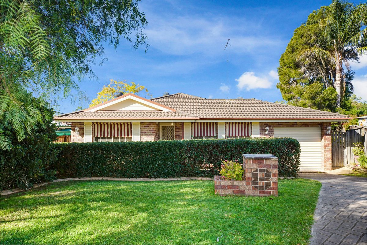 3 bedrooms House in 8 Silvereye Close GLENMORE PARK NSW, 2745