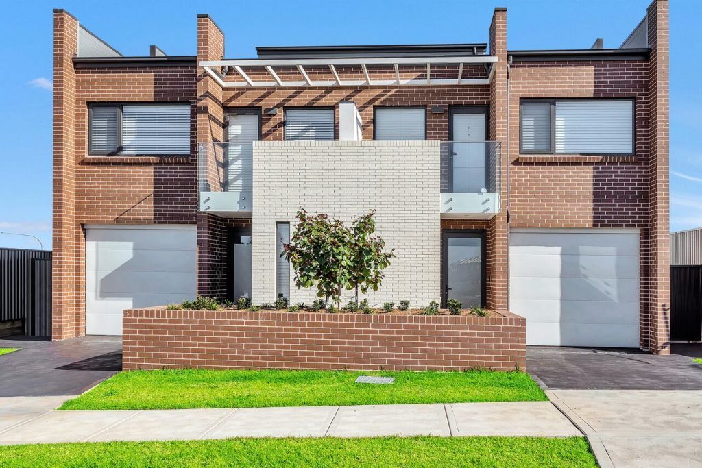 4 bedrooms Semi-Detached in 95B Middleton Drive MIDDLETON GRANGE NSW, 2171