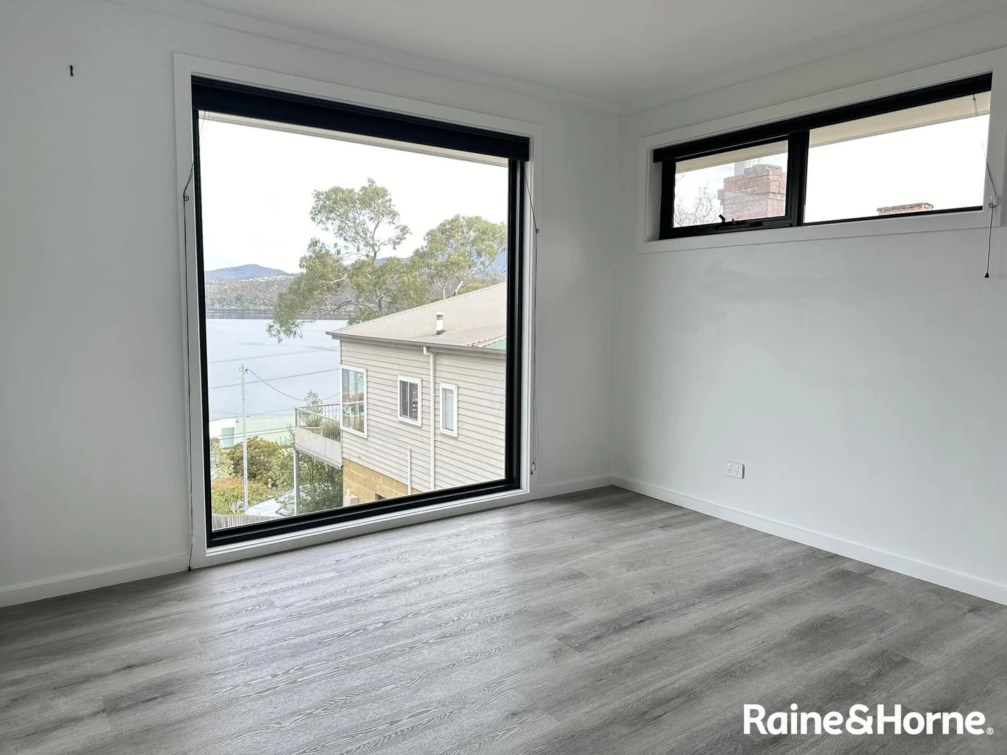 Additional image 8 of 1/158 Derwent Avenue, Lindisfarne TAS 7015