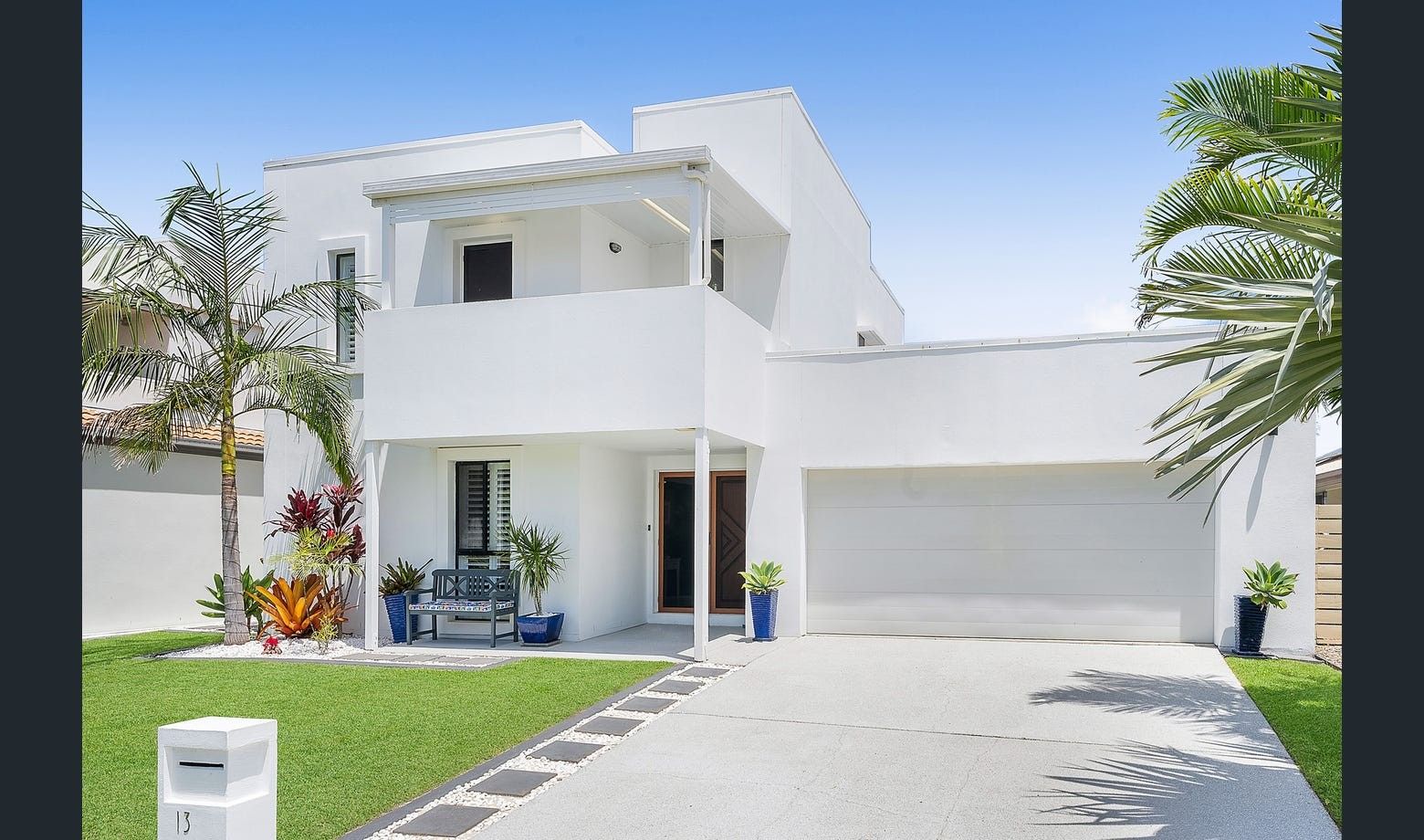 4 bedrooms House in 13 Santorini Ct PARREARRA QLD, 4575