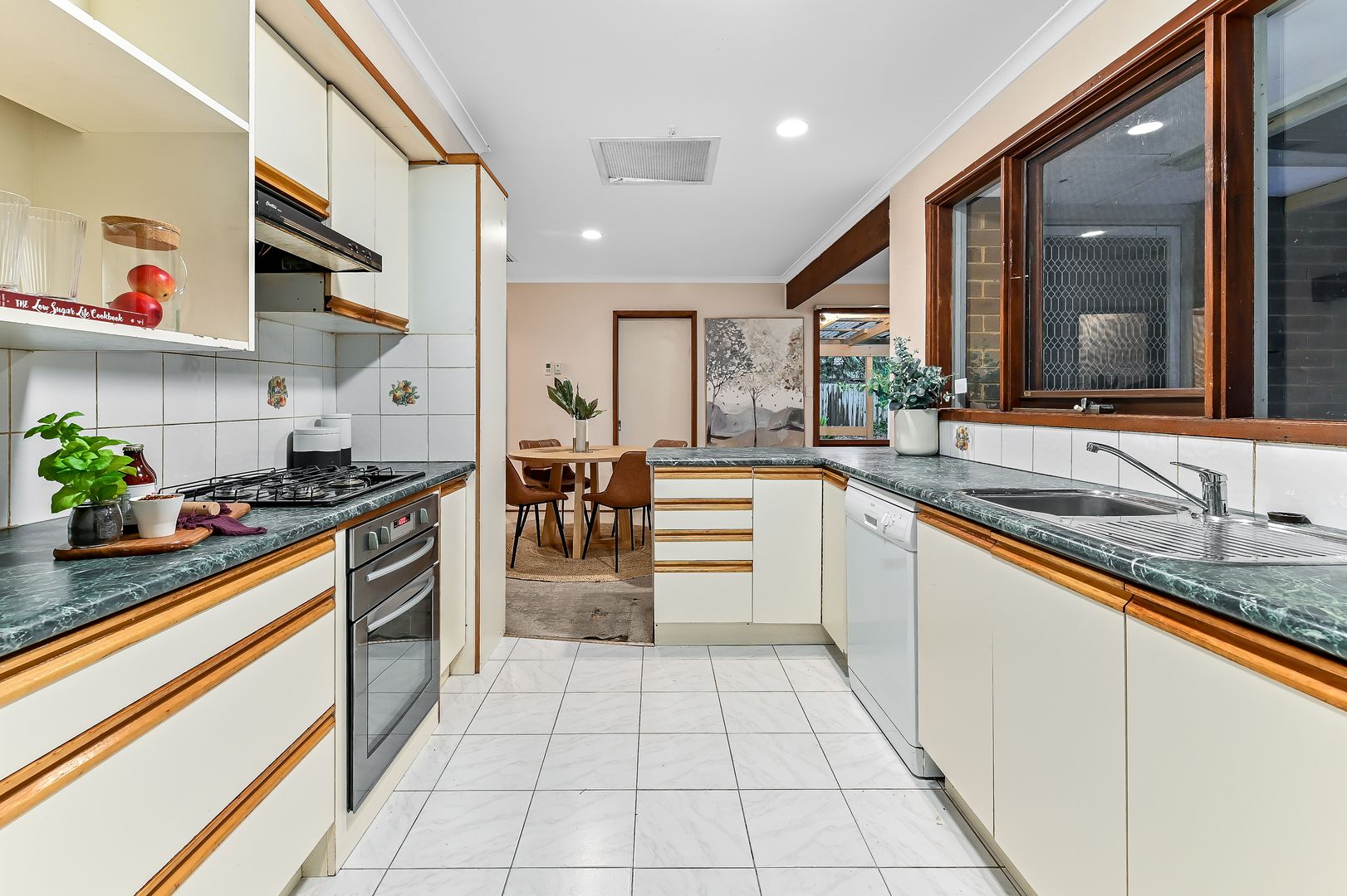 38 Cootamundra Drive, Wheelers Hill VIC