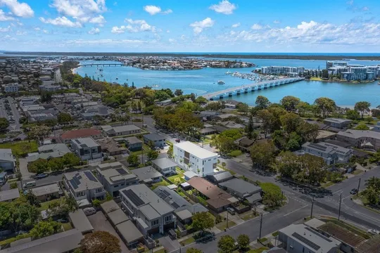 4/402 Bayview Street, Paradise Point QLD 4216 - Townhouse For Rent | Domain