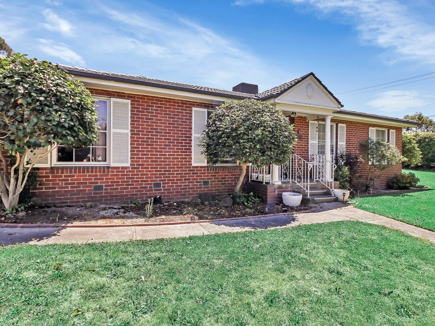 3 bedrooms Apartment / Unit / Flat in 3/540 High Street Road MOUNT WAVERLEY VIC, 3149