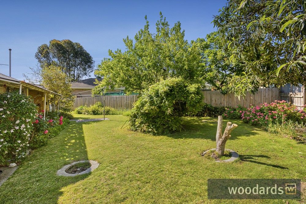 28 Raymond Street, Ashwood VIC 3147, Image 2