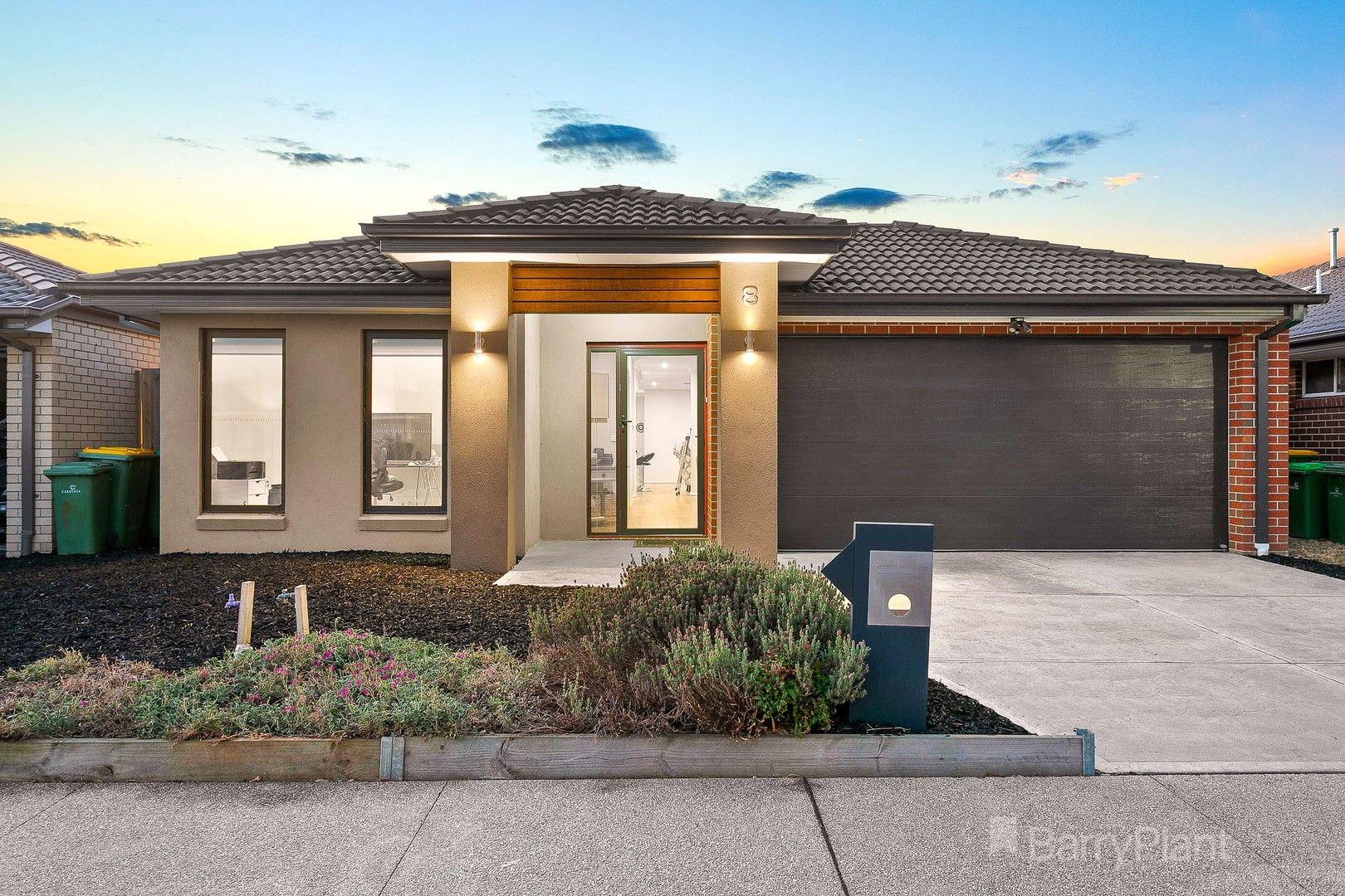 4 bedrooms House in 8 Rebecca Court PAKENHAM VIC, 3810