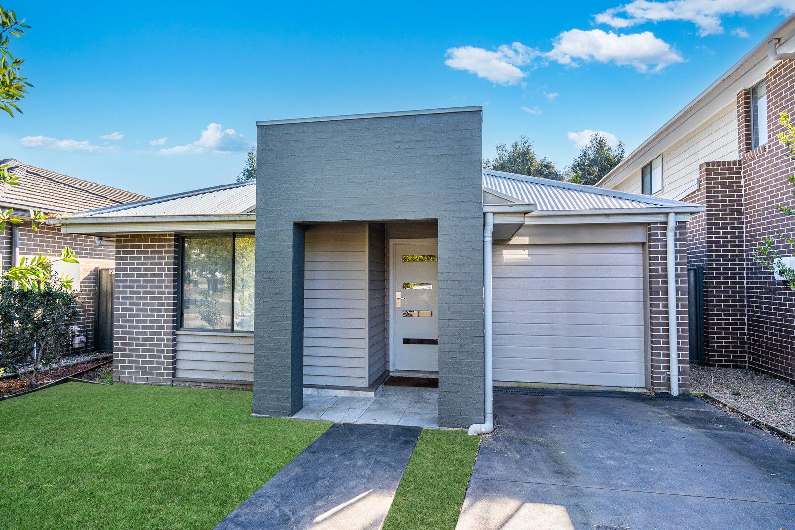 4 bedrooms House in 38 Wildflower Circle JORDAN SPRINGS NSW, 2747