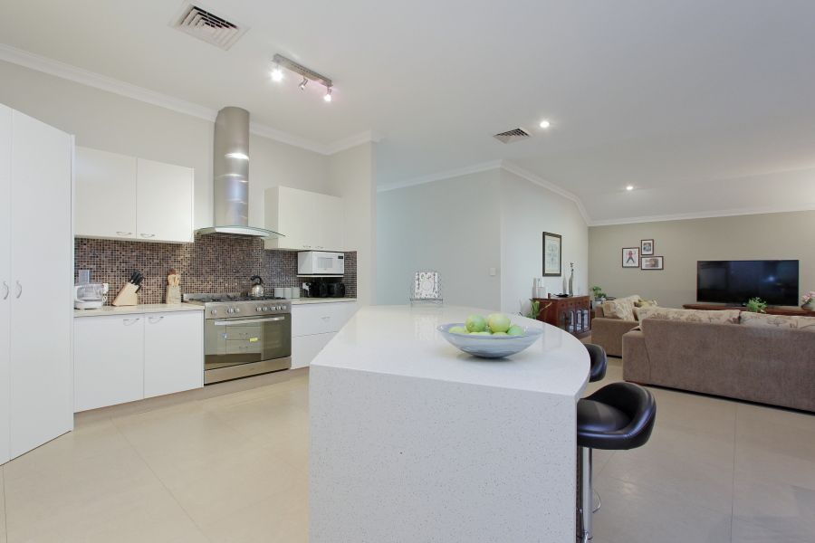 10 Smallbrook Retreat, Caversham WA 6055, Image 1