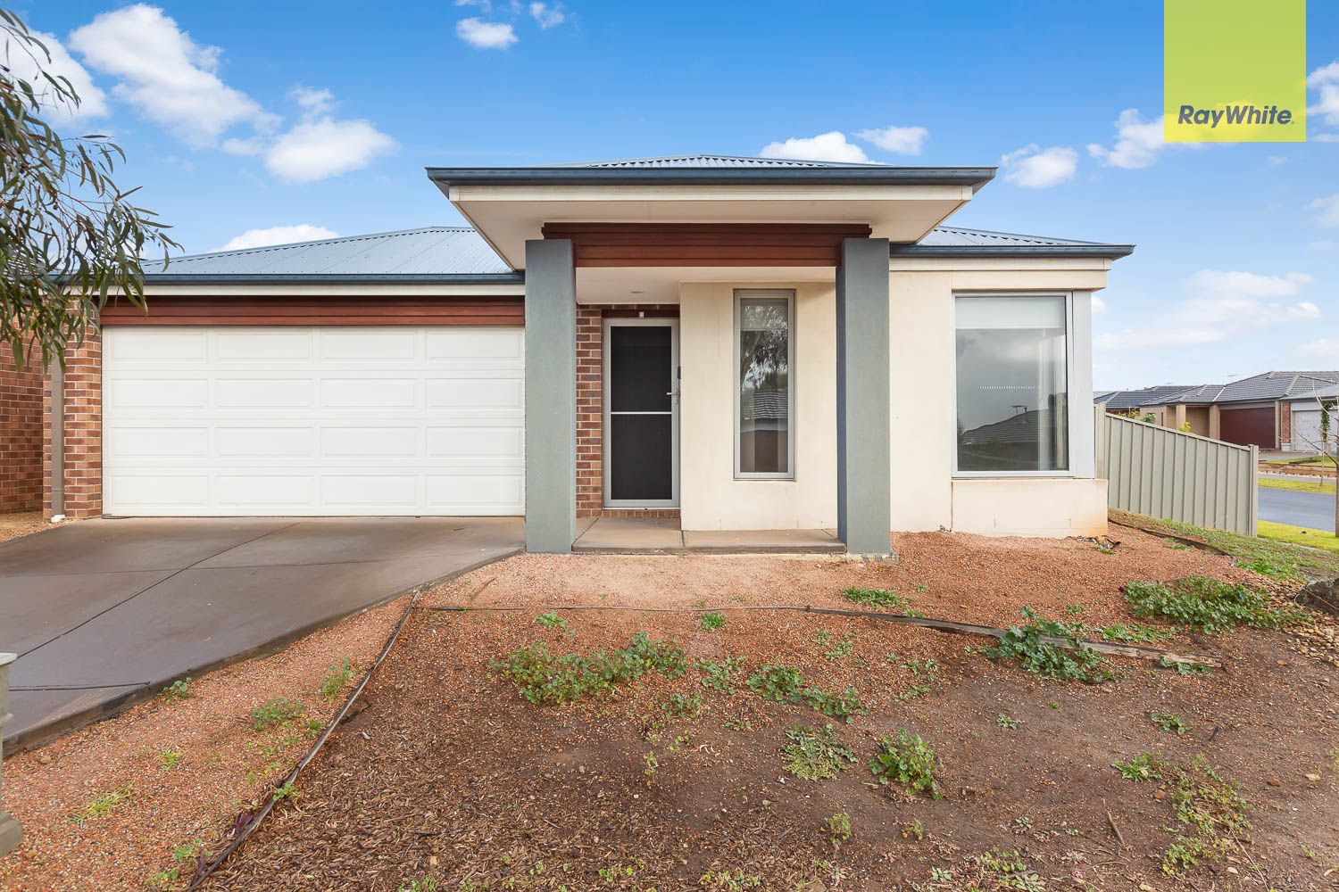 4 bedrooms House in 20 Stonehill Drive MADDINGLEY VIC, 3340