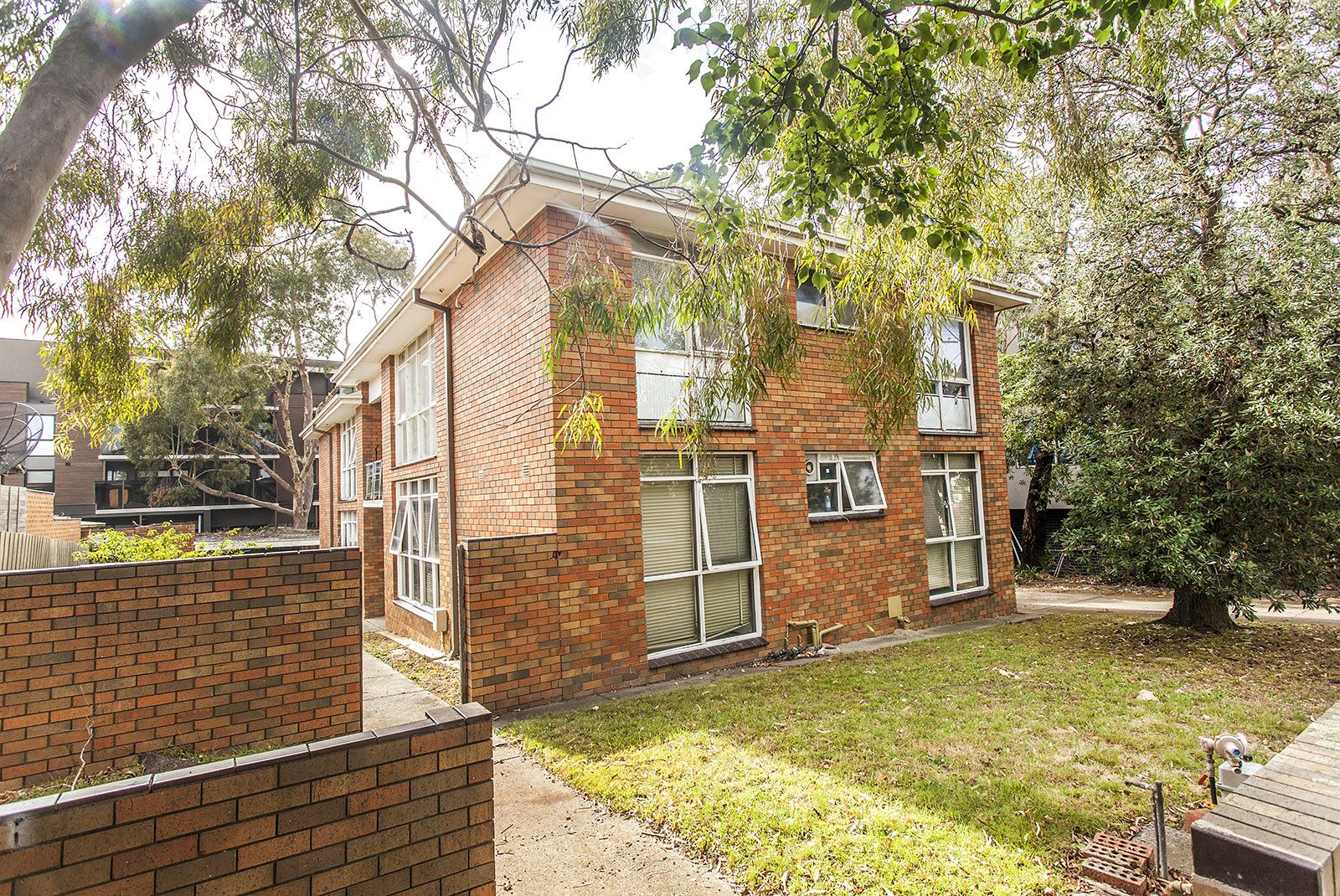 2 bedrooms Apartment / Unit / Flat in 2/13 Station Street BLACKBURN VIC, 3130