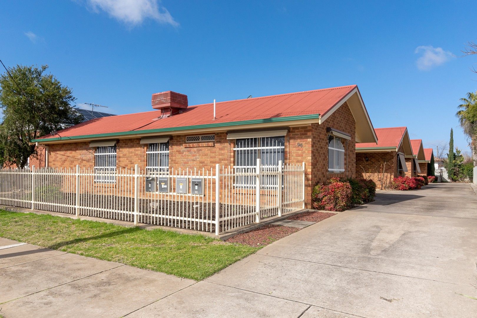 2 bedrooms Apartment / Unit / Flat in 1/96 Crampton Street WAGGA WAGGA NSW, 2650