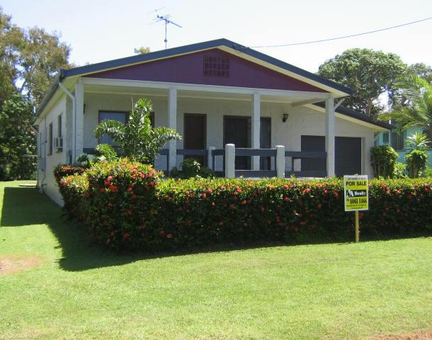 33 Taylor Street, Tully Heads QLD 4854