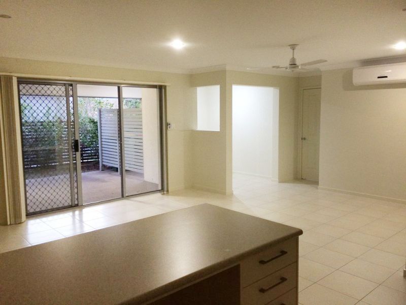 2/2 Messenger Crescent, Springfield Lakes QLD 4300, Image 2