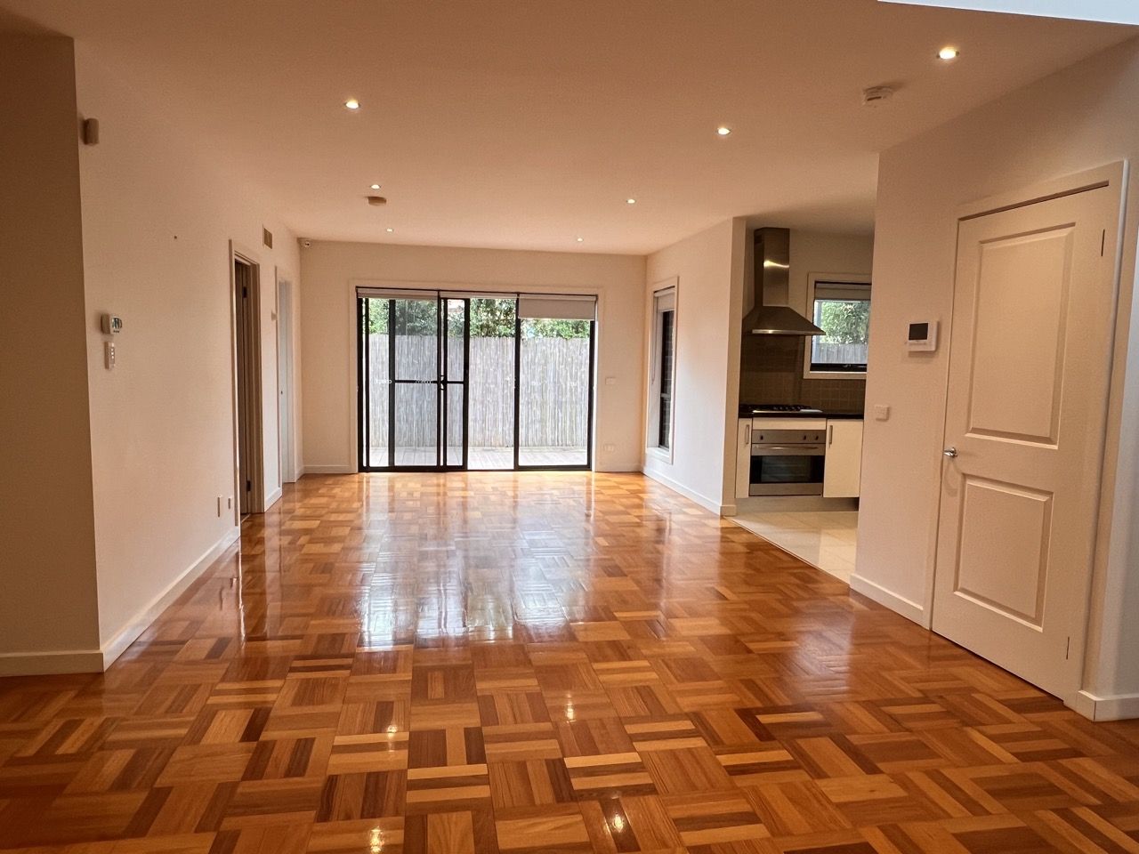 2/15A Golf Links Avenue, Oakleigh VIC 3166 Townhouse For Rent 850