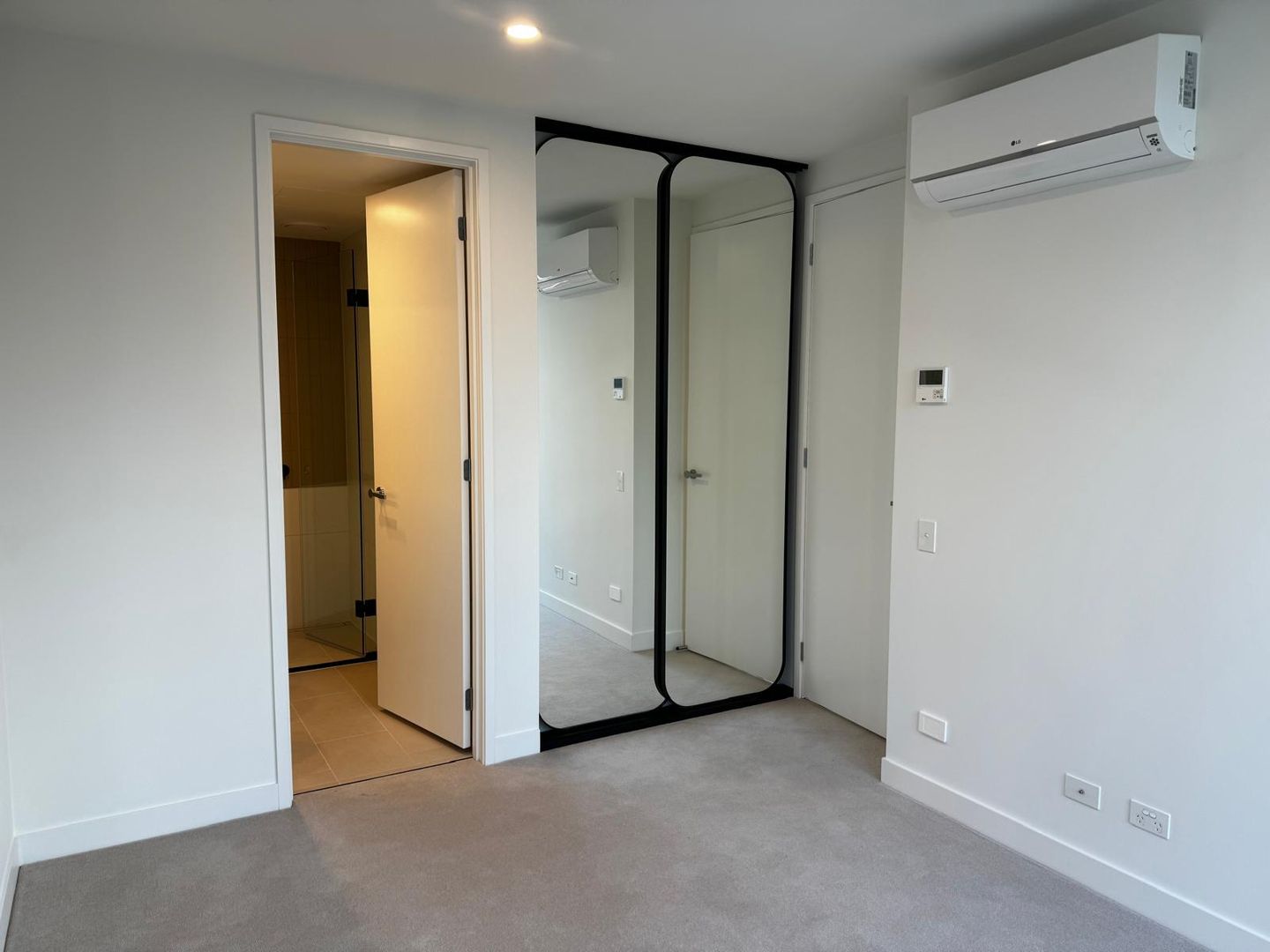 2407/134-160 Spencer Street, Melbourne VIC 3000, Image 2