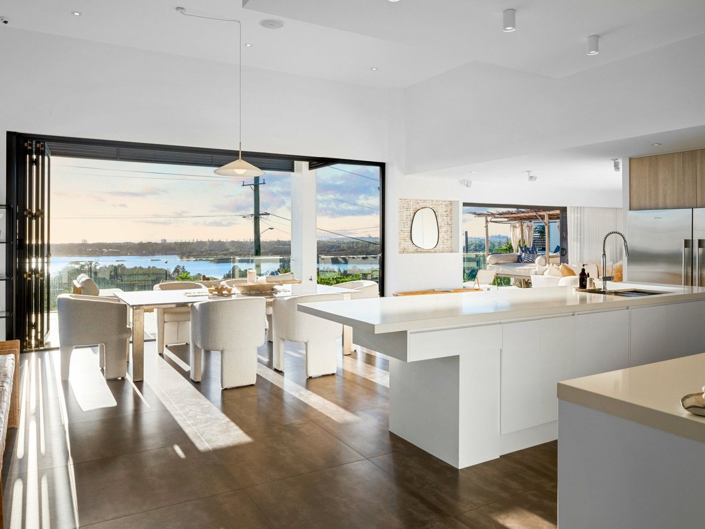 5 bedrooms House in 21 Old Ferry Road BANORA POINT NSW, 2486