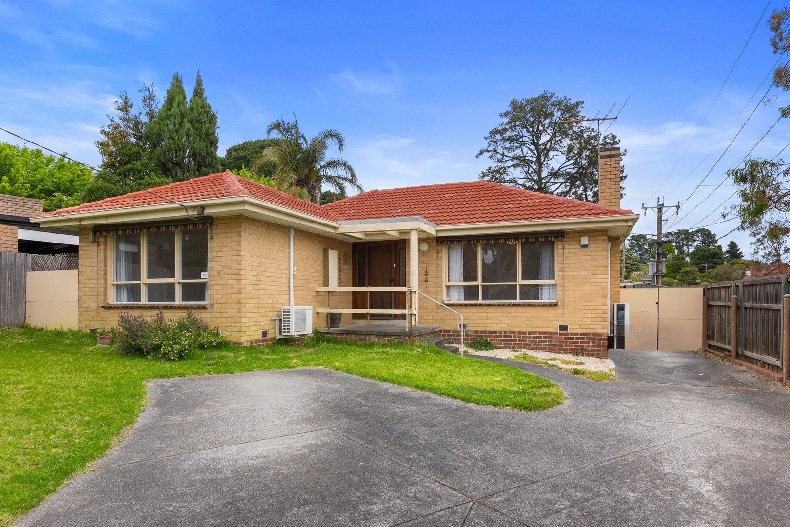 4 bedrooms House in 12 Jolimont Road FOREST HILL VIC, 3131
