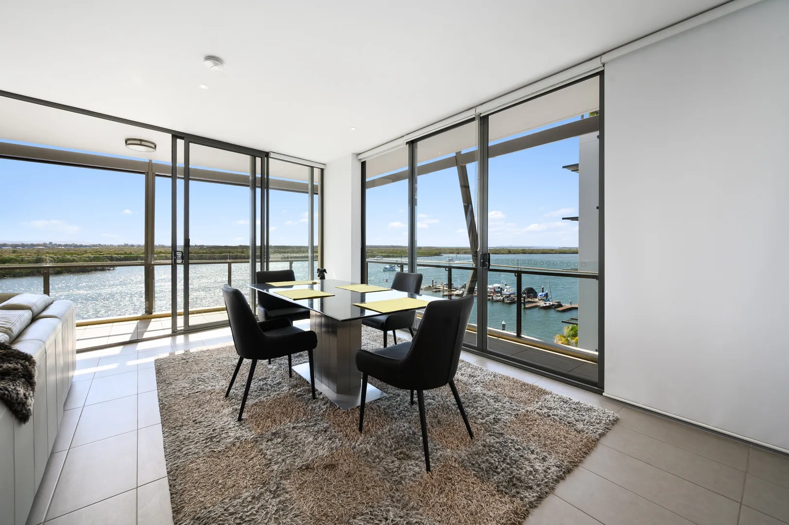 Apartment in Paradise Point - View 5