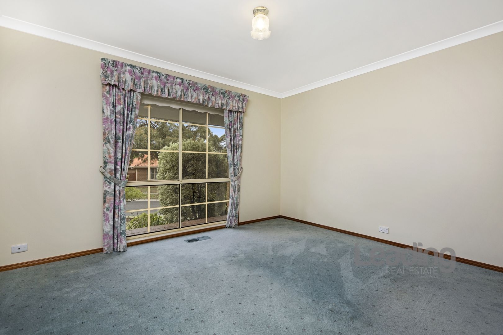 14 De Lisle Avenue, Sunbury VIC 3429, Image 2