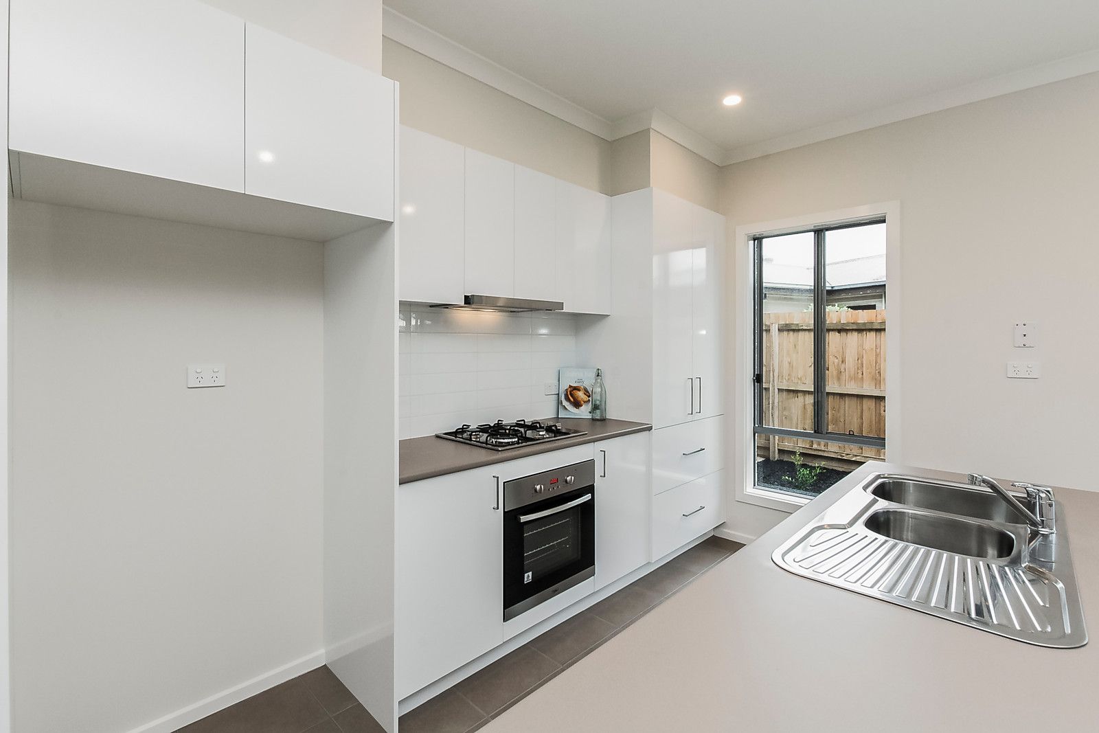 1/6 McNeill Court, East Geelong VIC 3219, Image 2