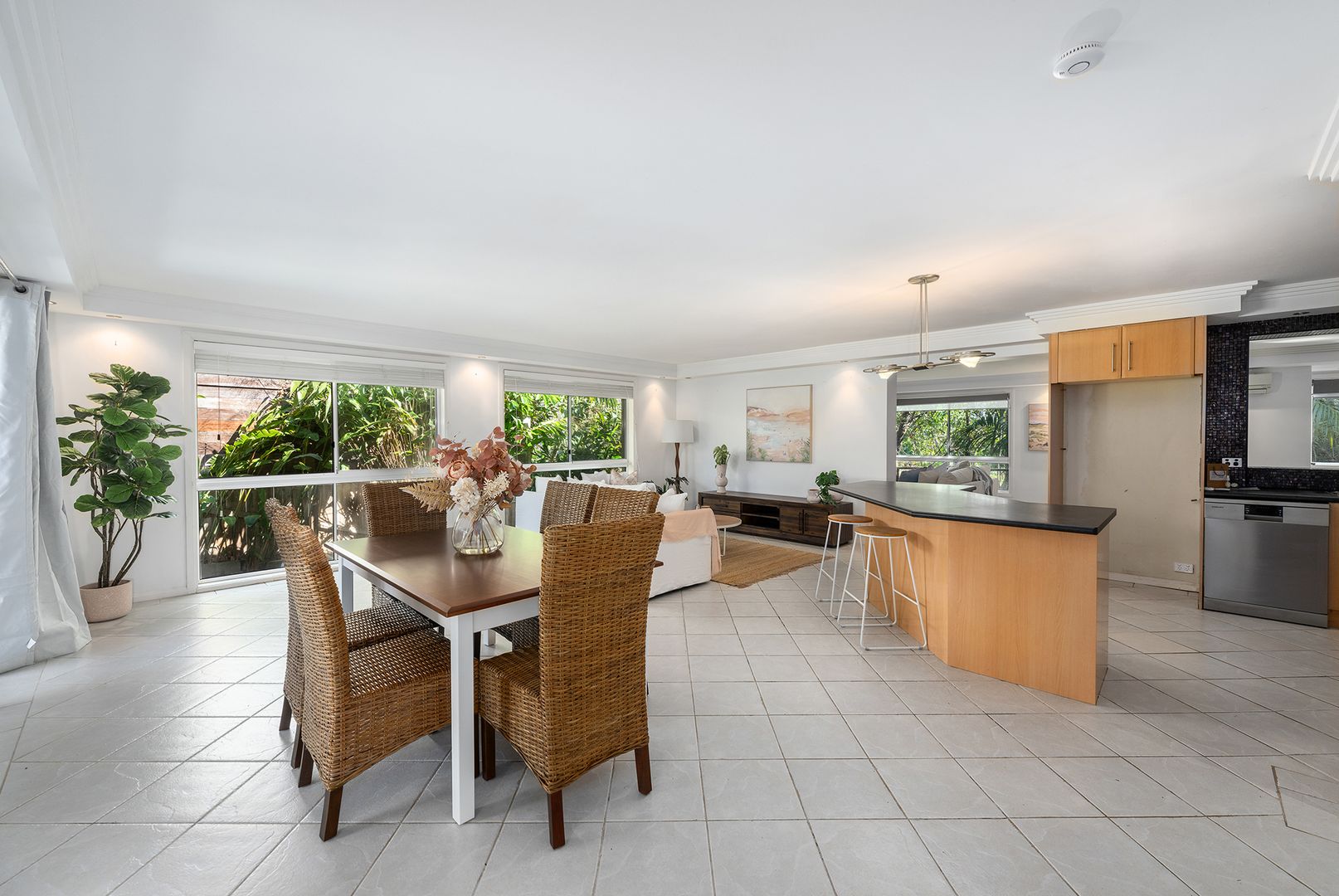 24 Crest Drive, Elanora QLD 4221 House For Rent 1,200 Domain