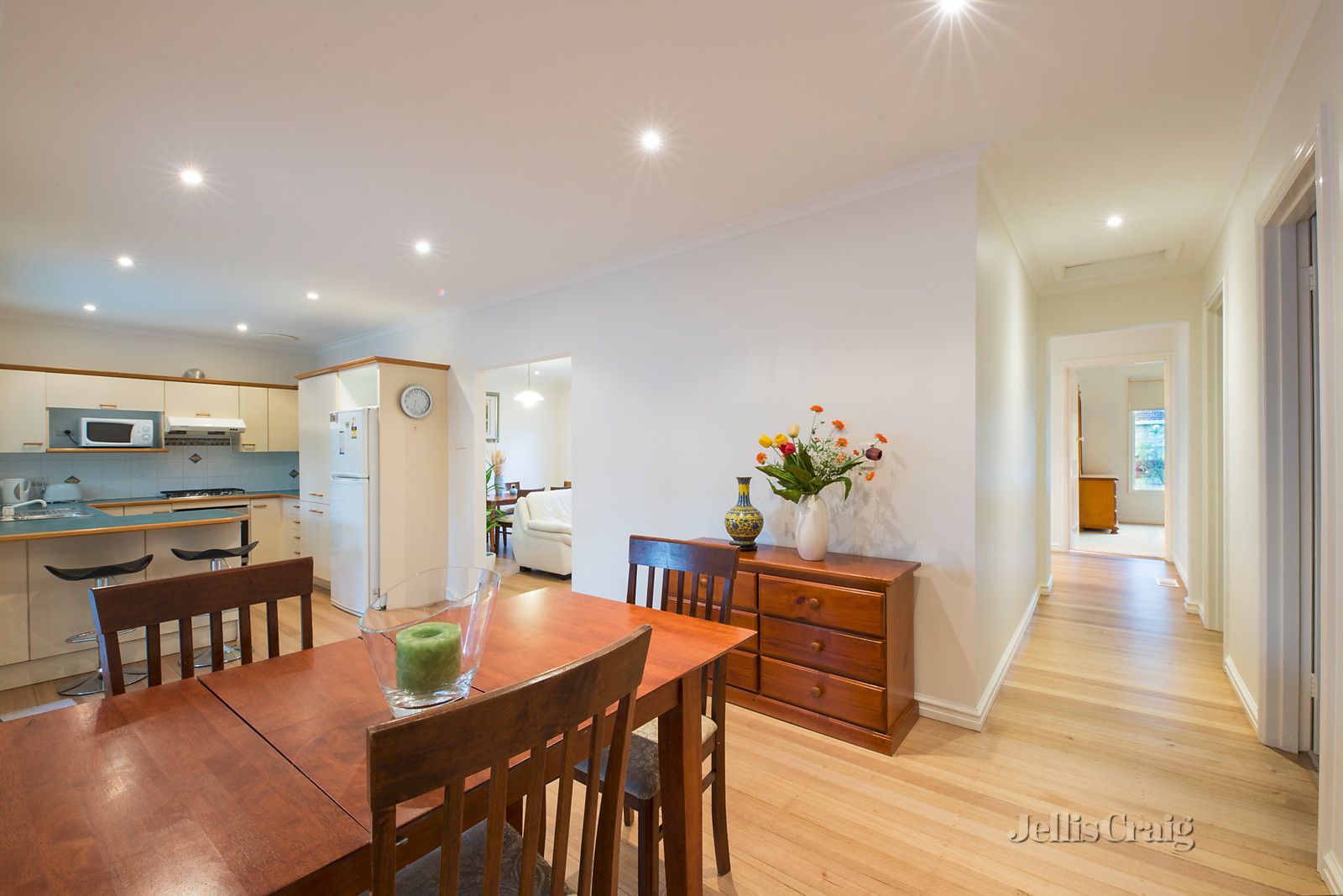 62 Roseland Grove, Doncaster VIC 3108, Image 2