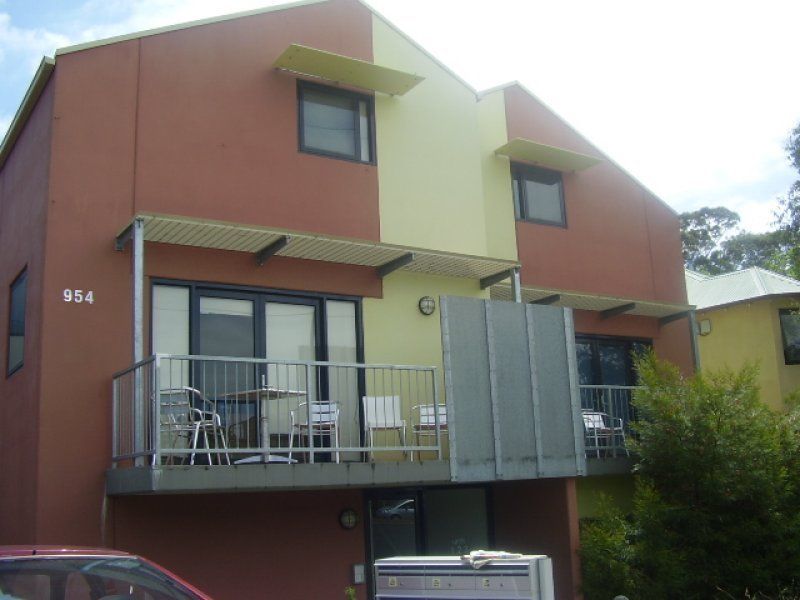 1 bedrooms Apartment / Unit / Flat in 2B/954 Dandenong Road CAULFIELD EAST VIC, 3145
