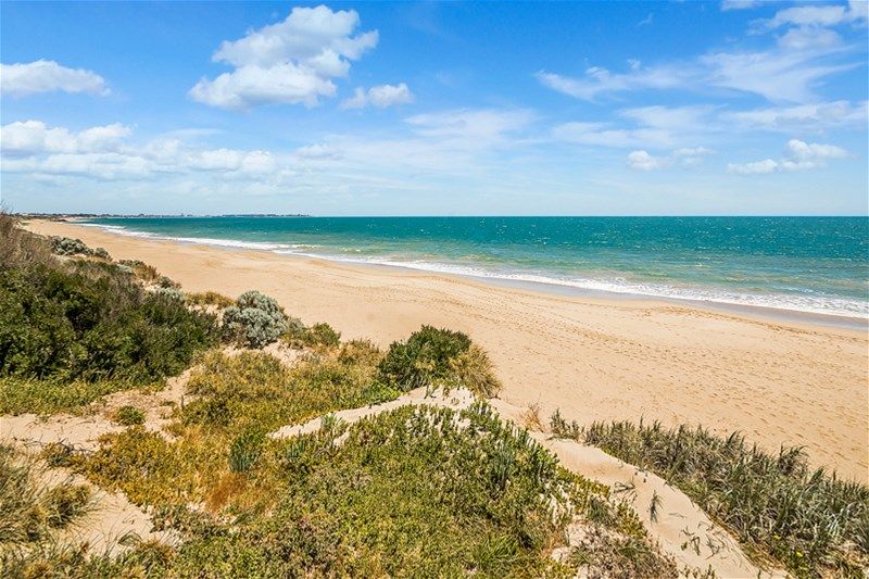 2 bedrooms House in 56 Sabina Drive MADORA BAY WA, 6210