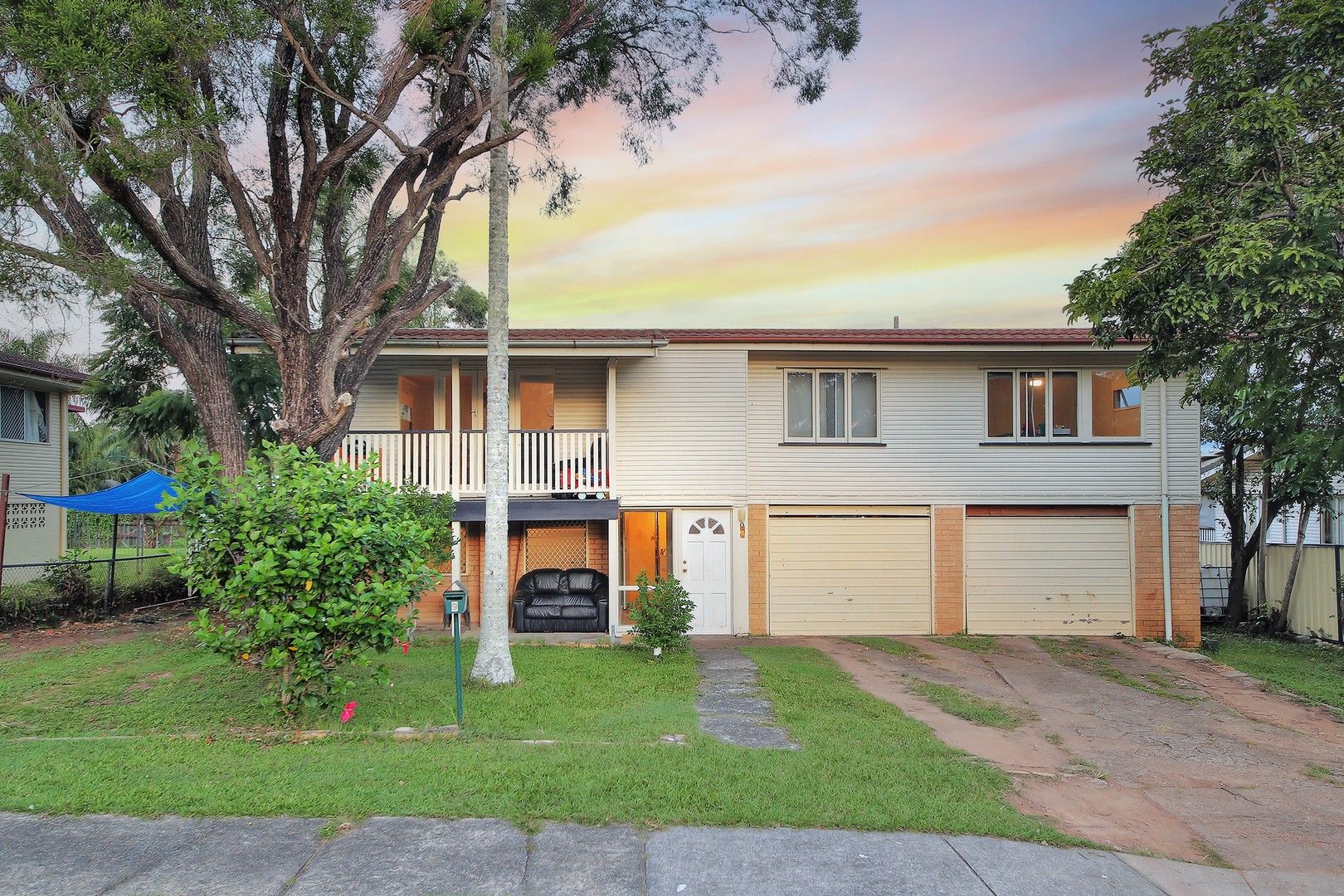 5 bedrooms House in 9 Phillip Street WOODRIDGE QLD, 4114