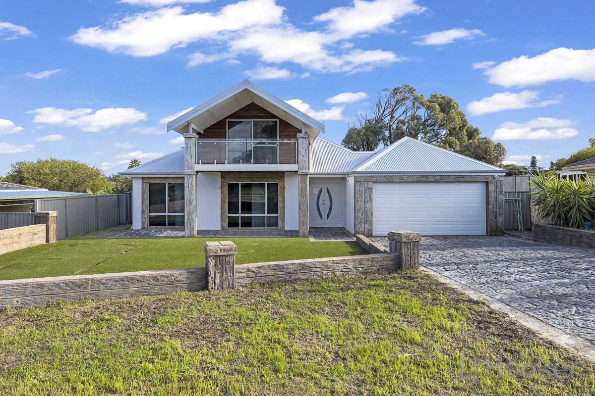3 bedrooms House in 17 Mitchell Place TWO ROCKS WA, 6037