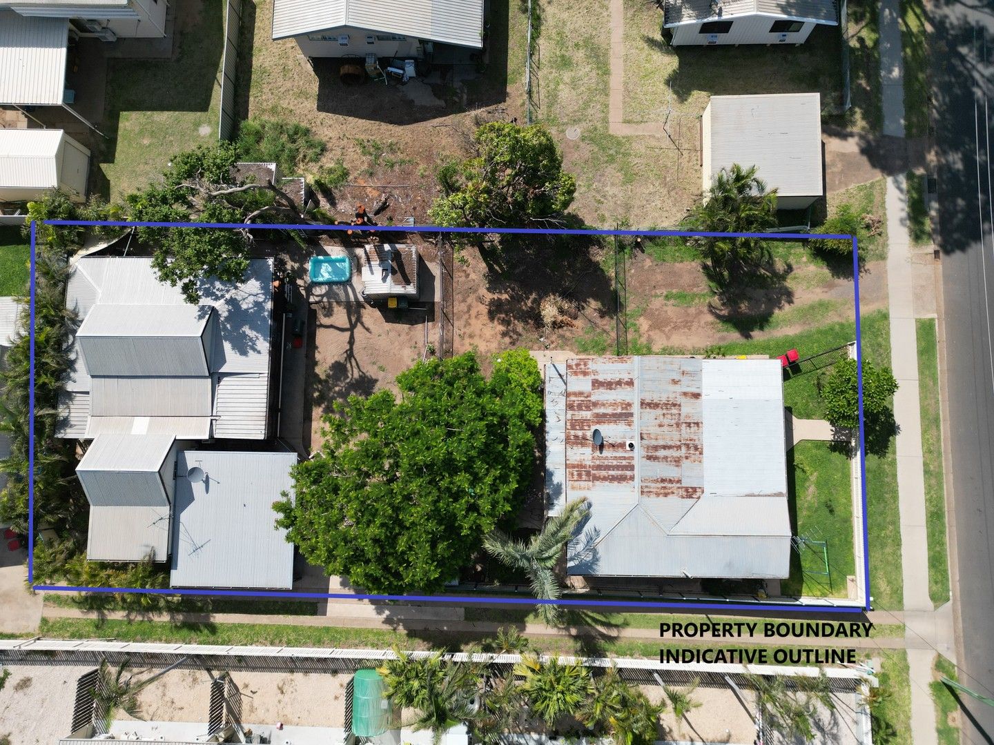 6 bedrooms Duplex in 48 Harris Street EMERALD QLD, 4720