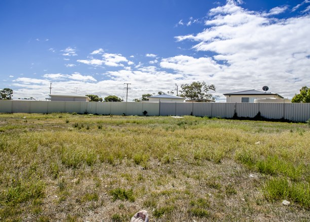 16 Chandler Crescent, Ceduna SA 5690