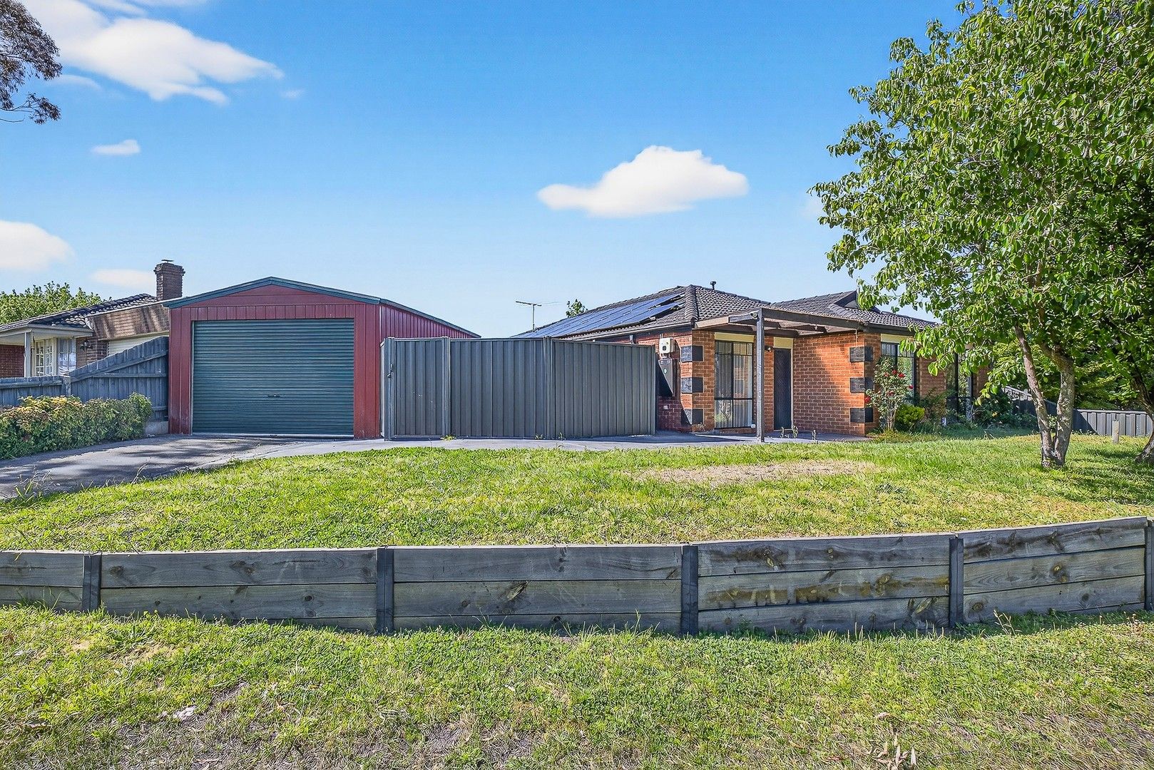 4 bedrooms House in 25 Maltravers Crescent CRANBOURNE NORTH VIC, 3977