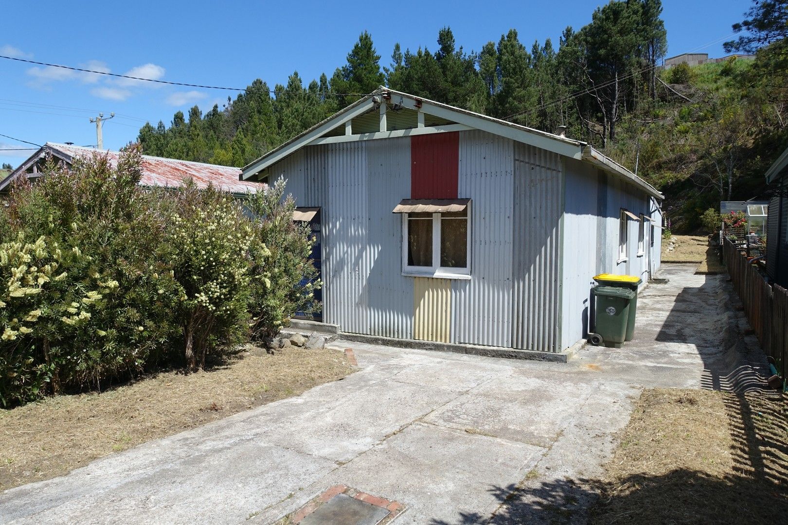 2 bedrooms House in 77 Batchelor Street QUEENSTOWN TAS, 7467