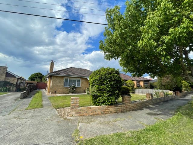 3 bedrooms House in 7 Chesterville Drive BENTLEIGH EAST VIC, 3165