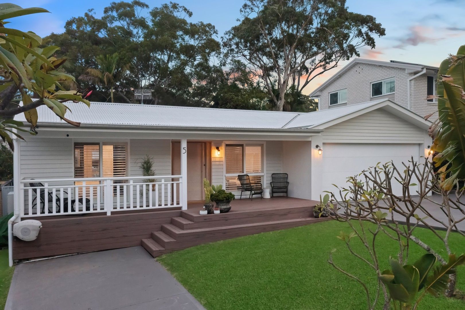 4 bedrooms House in 5 Guyagal Street BATEAU BAY NSW, 2261