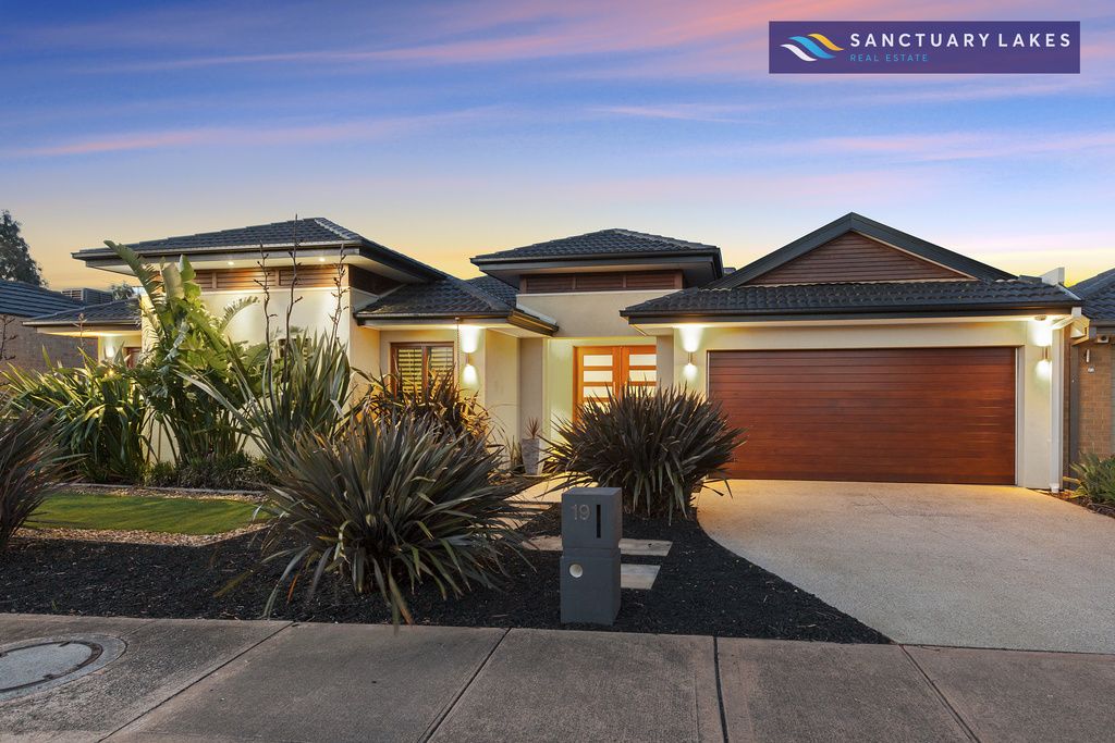 19 Bayside Drive, Sanctuary Lakes VIC 3030, Image 0