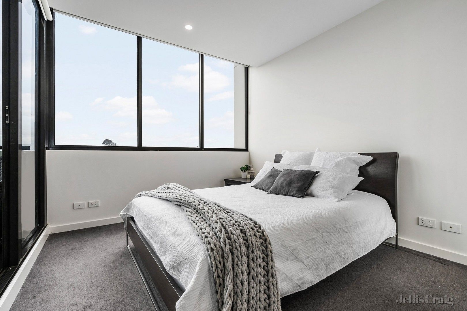 2 bedrooms Apartment / Unit / Flat in 206/110 Keilor Road ESSENDON NORTH VIC, 3041