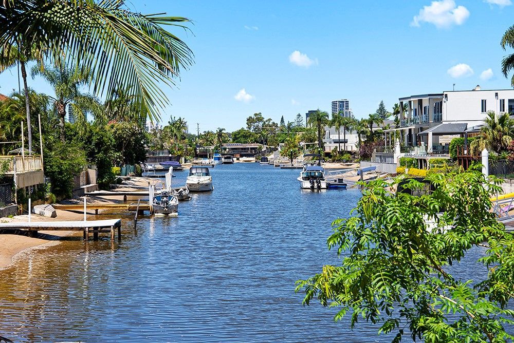 4 bedrooms House in 8 Pacific Boulevard BROADBEACH WATERS QLD, 4218