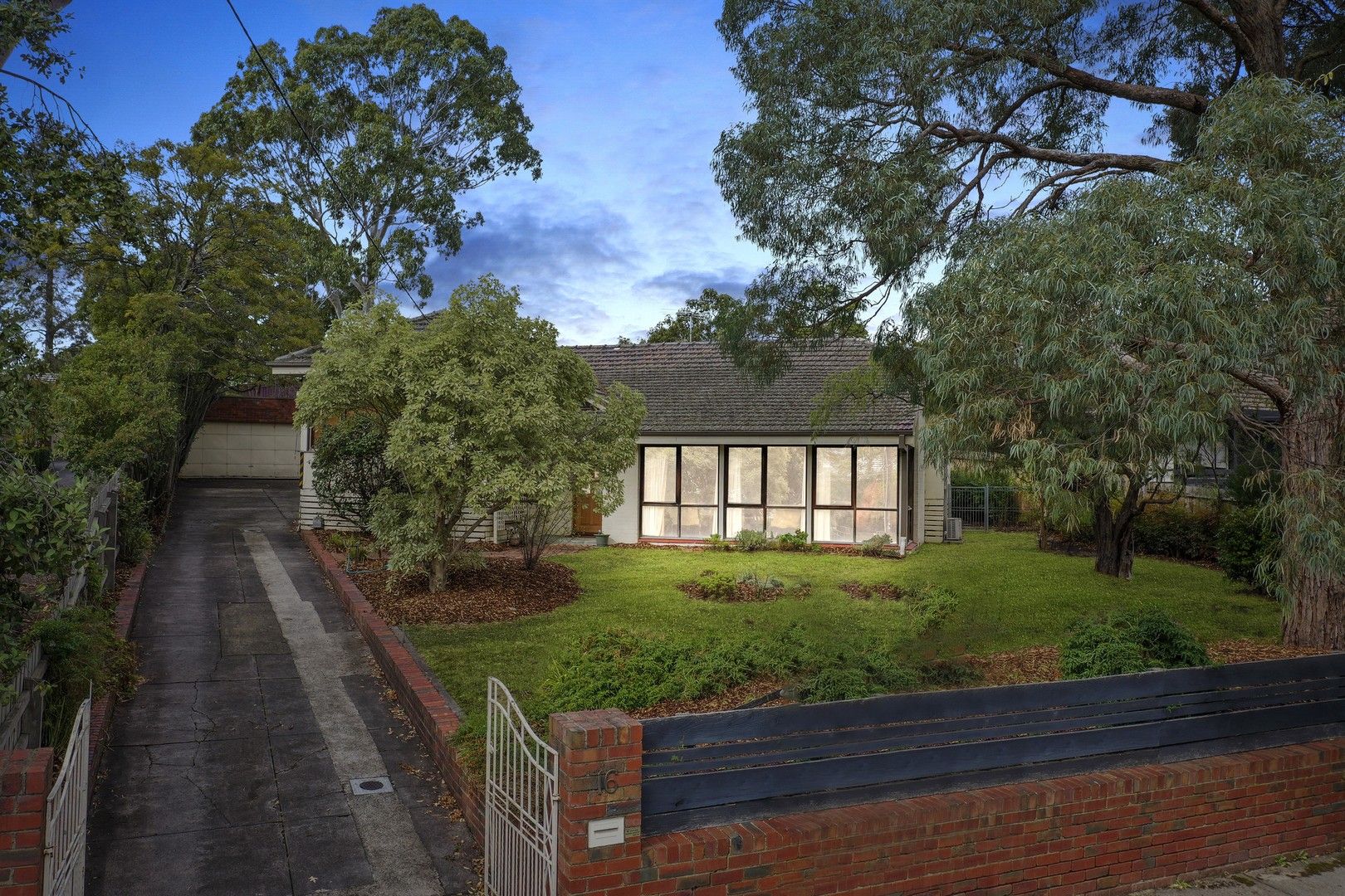 5 bedrooms House in 16 Orchard Crescent MONT ALBERT NORTH VIC, 3129