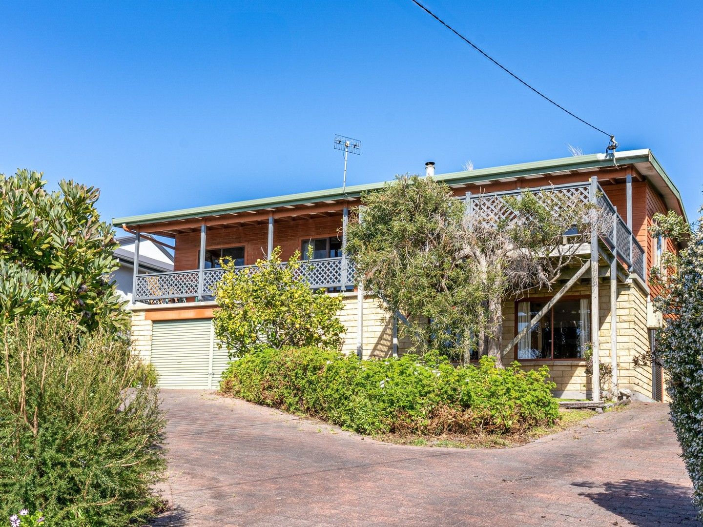4 bedrooms House in 13 Coffey Drive BINALONG BAY TAS, 7216