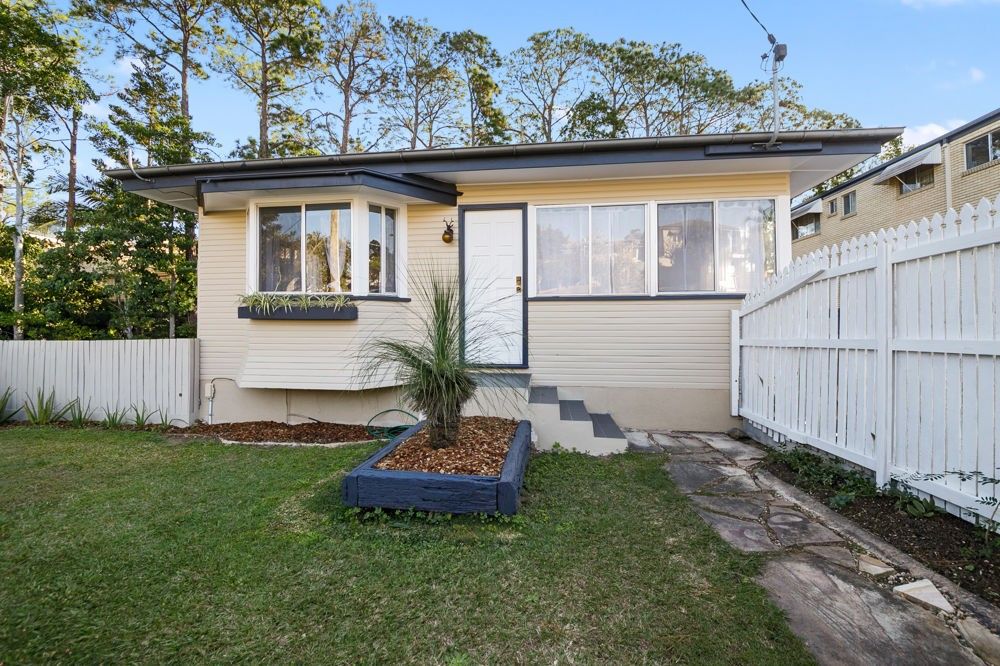 3 bedrooms House in 15 Daphne Street CAMP HILL QLD, 4152