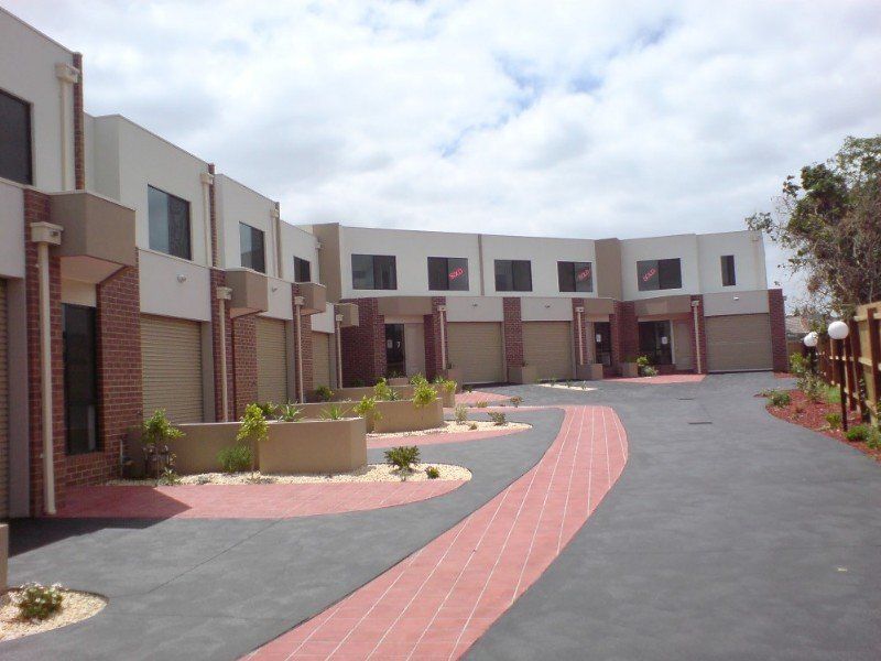 3 bedrooms Townhouse in 2/61A Dunblane Road NOBLE PARK VIC, 3174