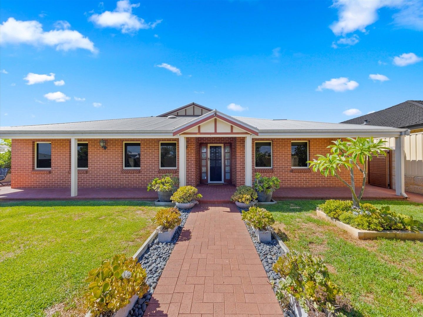 4 bedrooms House in 57 West Churchill Avenue LAKE COOGEE WA, 6166