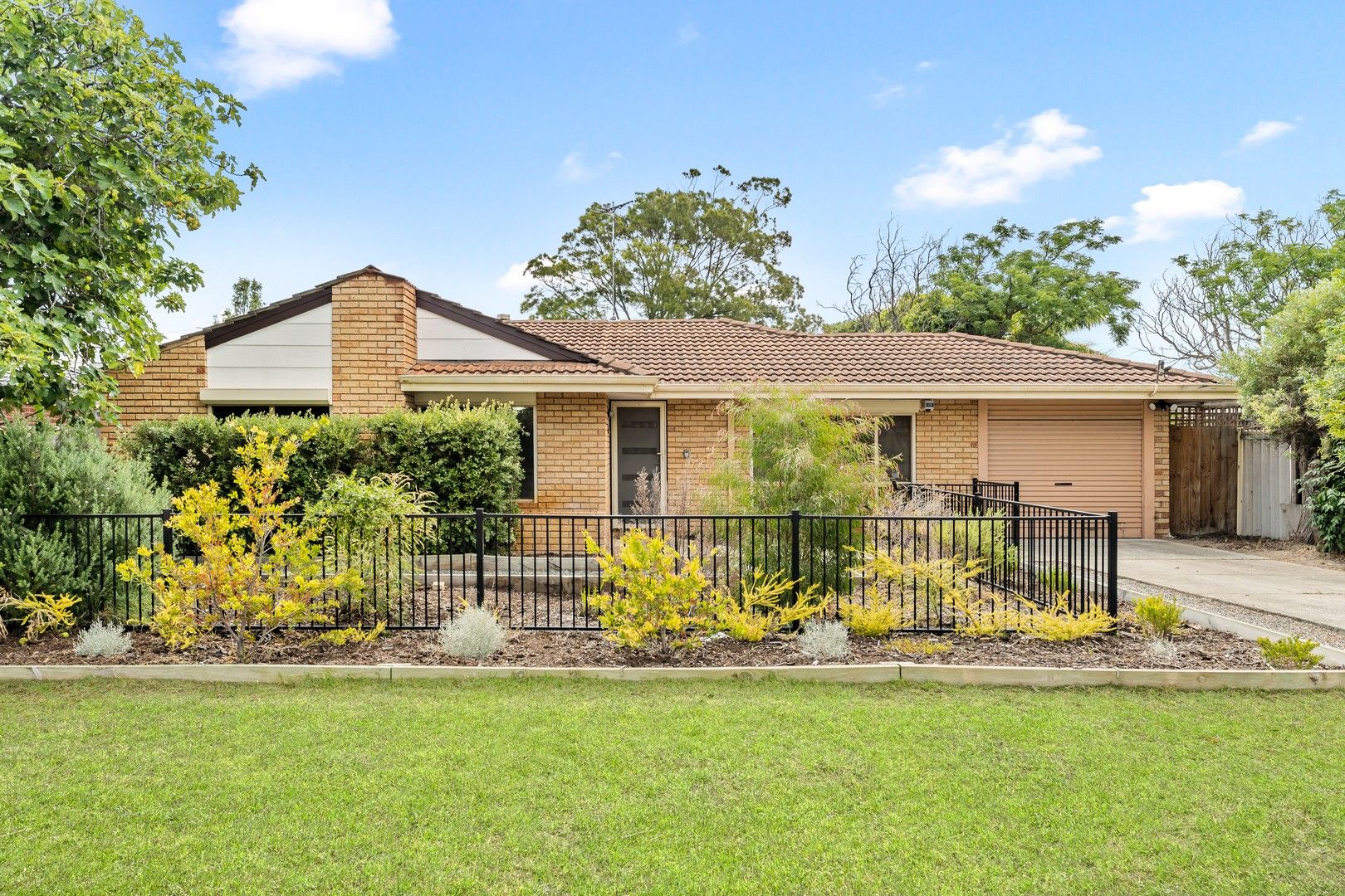 9 Soraya Place, Cooloongup WA 6168 House For Rent 500 Domain