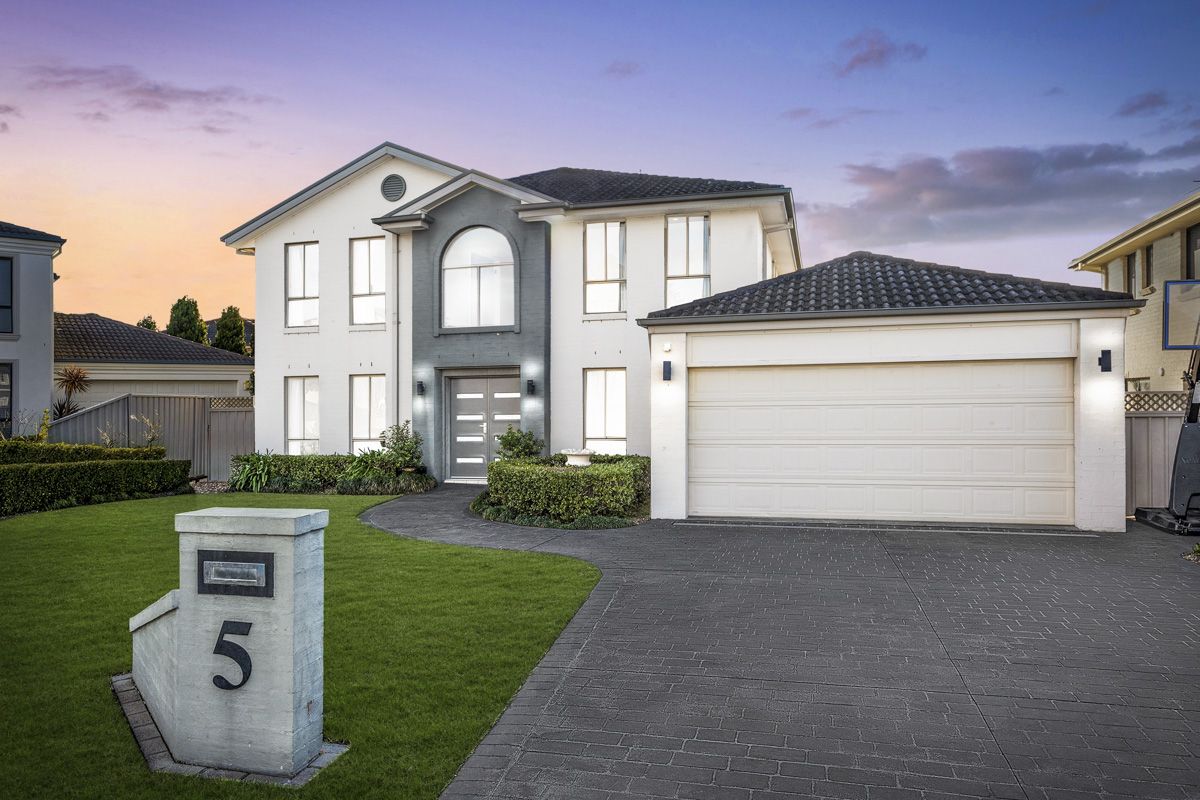 4 bedrooms House in 5 Silvereye Court WORONORA HEIGHTS NSW, 2233